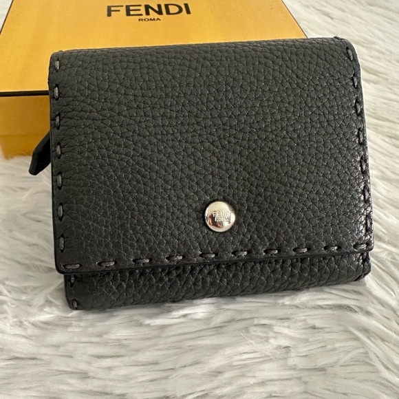 New Fendi Selleria Grey Leather Compact Wallet - Picture 2 of 16